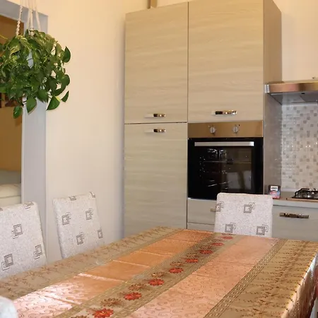 Appartamento Casa Andreea Vicino Al Centro Di Iun R5904